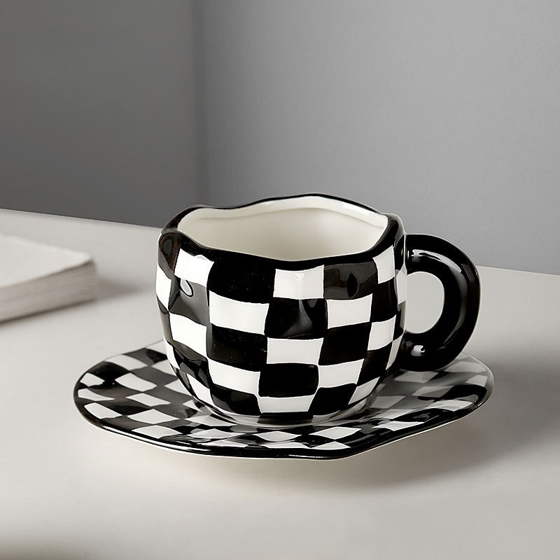 Alternative To Coffee And Tea - 250ml Czarno-biały kubek do kawy i